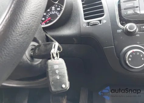 2018 Kia Forte Lx z USA, uszkodzony, nr VIN 3KPFK4A74JE210231